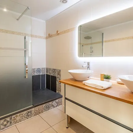 Clos Augustine Furnished Flat Apartment *