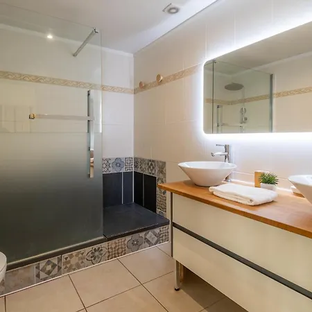 Clos Augustine Furnished Flat Apartment